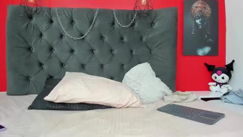 Snapshot of yayahilton chatting on February 6, 4:42 am YAYA online show from February 6, 4:42 am