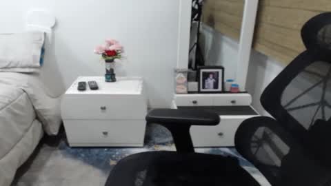 jessy online show from June 5, 2:04 am