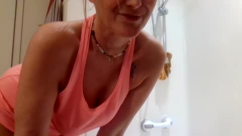 Snapshot of yogabuttttttt chatting on October 9, 5:33 am yogabuttttttt online show from October 9, 5:33 am