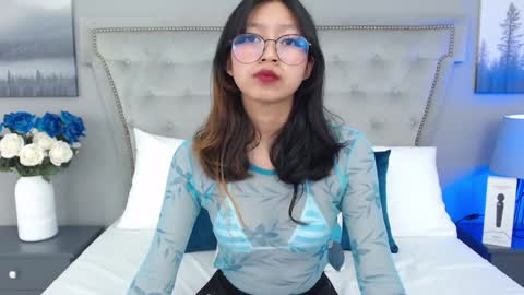 Snapshot of yommi_winx chatting on January 9, 9:47 pm Yommi Winx online show from January 9, 9:47 pm