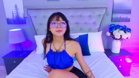 Snapshot of yommi_winx chatting on September 25, 11:24 pm Yommi Winx online show from September 25, 11:24 pm