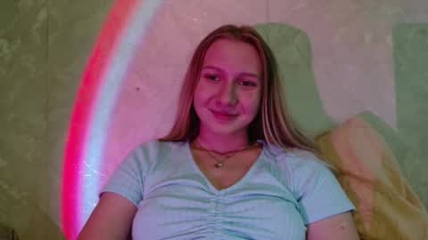Snapshot of you_cant_forget chatting on September 18, 3:54 pm you_cant_forget online show from September 18, 3:54 pm