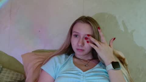 Snapshot of you_cant_forget chatting on October 9, 1:59 pm you_cant_forget online show from October 9, 1:59 pm