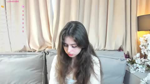 Elizabeth brunette -- Darline blonde  online show from November 14, 8:58 am