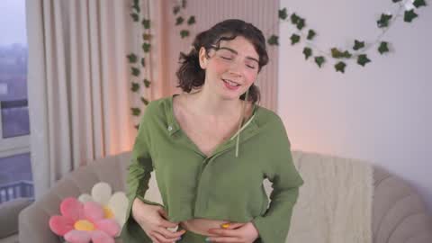 Snapshot of you_fell_in_love chatting on December 6, 7:10 am Elizabeth brunette -- Darline blonde online show from December 6, 7:10 am
