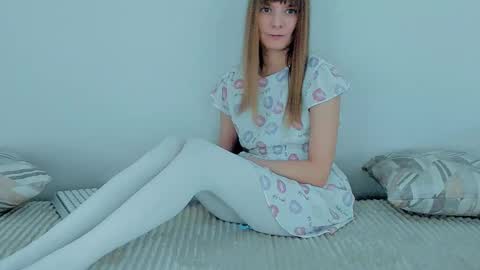 Lily online show from December 4, 8:05 am