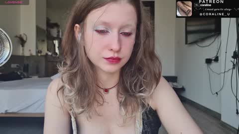 Snapshot of your_coraline_ chatting on January 12, 7:21 am your_coraline_ online show from January 12, 7:21 am