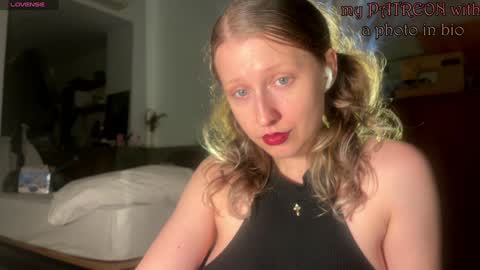 Snapshot of your_coraline_ chatting on December 21, 4:14 pm your_coraline_ online show from December 21, 4:14 pm