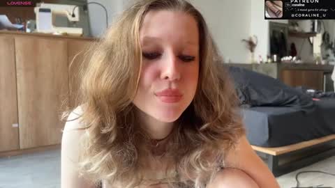 Snapshot of your_coraline_ chatting on January 21, 9:35 am your_coraline_ online show from January 21, 9:35 am