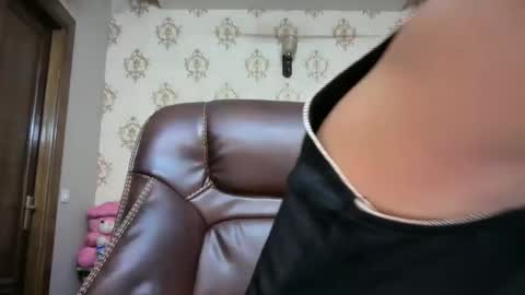 Snapshot of your_priya_77 chatting on October 18, 8:32 pm sonam online show from October 18, 8:32 pm