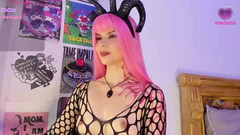 Snapshot of your_rosenrot chatting on February 16, 3:15 am Daniela Help me reach 100 likes online show from February 16, 3:15 am
