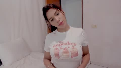 Snapshot of yourbonie chatting on December 12, 9:40 am insta  yourboniee online show from December 12, 9:40 am