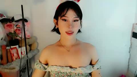 PrettyElla online show from December 1, 5:15 pm