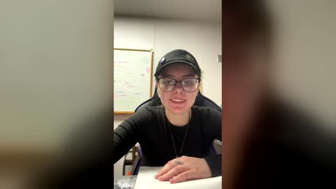 yourfavoriteshorty online show from February 26, 7:40 am