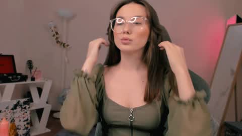 Chloe online show from February 5, 8:35 pm