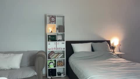 yourlittlesunrise_ online show from December 1, 4:27 am