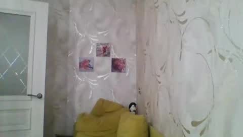 Snapshot of yourr_emmy177328 chatting on October 22, 10:42 am yourr_emmy177328 online show from October 22, 10:42 am