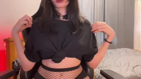 yumishade online show from May 30, 5:10 pm