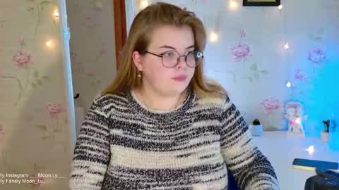 Polly online show from November 5, 3:39 pm