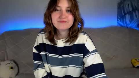 YummyPolly online show from October 1, 3:11 am