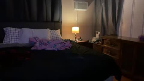 yummyybby online show from December 5, 9:17 am