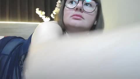 zannadreil online show from March 8, 2:04 am