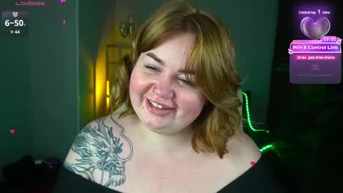 Snapshot of zarareign_ chatting on December 7, 2:35 pm Lola online show from December 7, 2:35 pm
