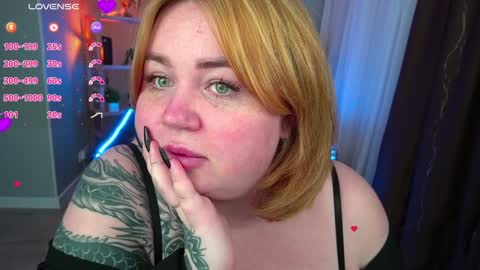 Snapshot of zarareign_ chatting on February 8, 12:06 am Lola online show from February 8, 12:06 am