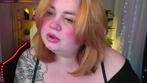 Snapshot of zarareign_ chatting on March 4, 9:11 pm Lola online show from March 4, 9:11 pm