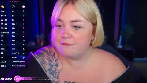 Snapshot of zarareign_ chatting on September 24, 7:13 pm Lola online show from September 24, 7:13 pm
