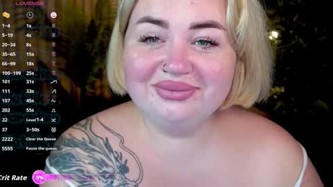 Snapshot of zarareign_ chatting on October 6, 7:18 pm Lola online show from October 6, 7:18 pm