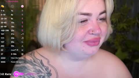 Snapshot of zarareign_ chatting on October 8, 8:02 pm Lola online show from October 8, 8:02 pm