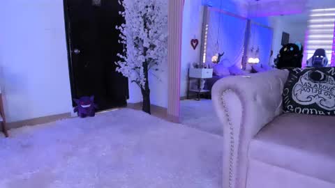    online show from February 28, 1:36 pm