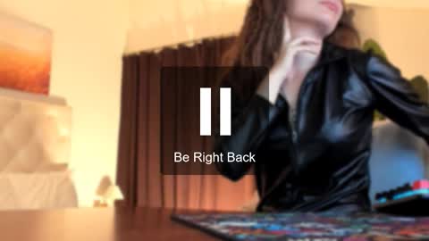 zianichols online show from November 25, 5:09 am