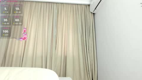 zirael_swan online show from April 12, 7:55 am