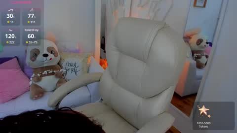 Snapshot of zobe_love chatting on February 25, 5:51 pm Zobe Love online show from February 25, 5:51 pm