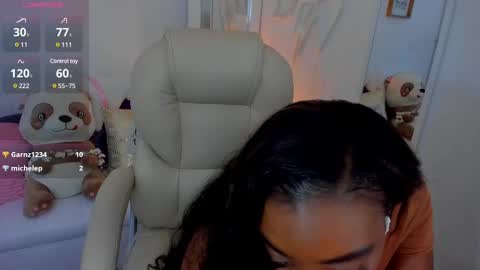 Snapshot of zobe_love chatting on February 19, 6:43 pm Zobe Love online show from February 19, 6:43 pm