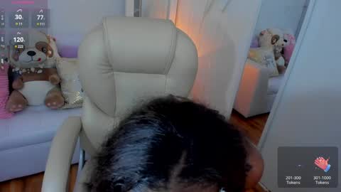 Snapshot of zobe_love chatting on February 6, 6:24 pm Zobe Love online show from February 6, 6:24 pm