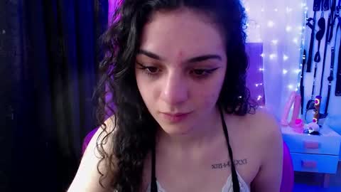 zoe_0111 online show from December 7, 2:02 pm