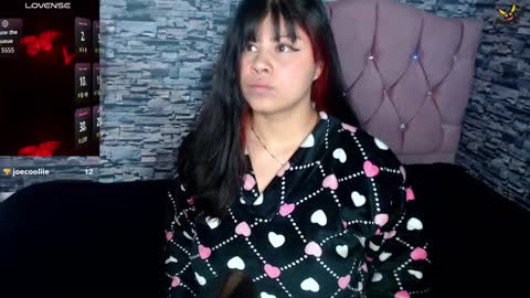 Snapshot of zoe_bronw chatting on October 9, 10:08 am Zoe Bronw online show from October 9, 10:08 am