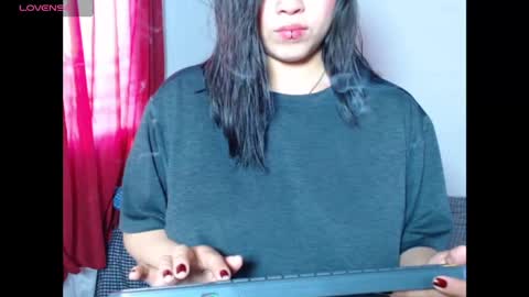 Snapshot of zoe_bronw chatting on December 4, 11:41 am Zoe Bronw online show from December 4, 11:41 am