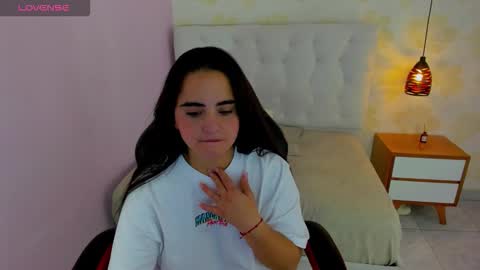 Snapshot of zoe_foster4 chatting on October 20, 12:19 pm ZOE online show from October 20, 12:19 pm