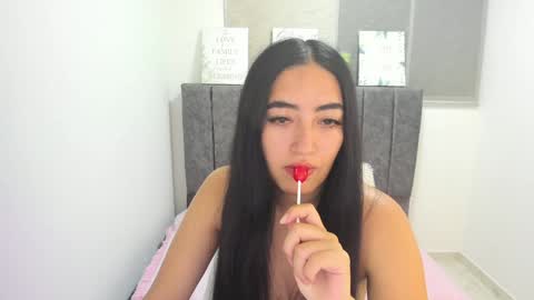 zoe_jones7 online show from February 2, 3:21 am