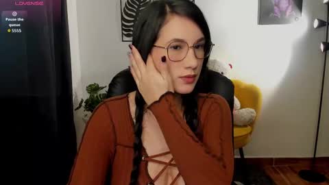 zoe_millerx online show from October 20, 1:14 pm