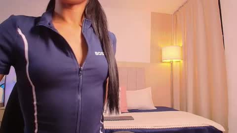 Snapshot of zoe_mocca chatting on October 6, 1:55 am Mia online show from October 6, 1:55 am