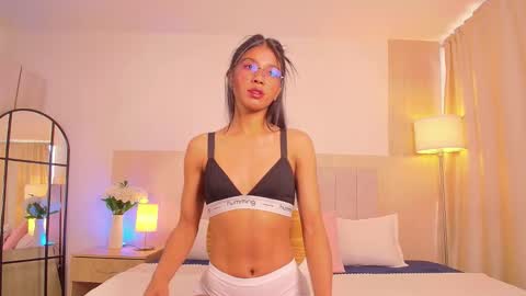 Snapshot of zoe_mocca chatting on October 9, 7:07 pm Mia online show from October 9, 7:07 pm