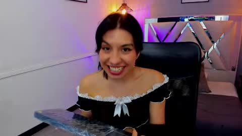 zoe_moreau online show from April 10, 8:26 pm