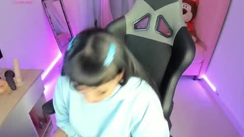 zoe_sullivan_ online show from February 9, 9:26 am