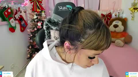 zoe_sullivan_ online show from November 27, 9:56 am