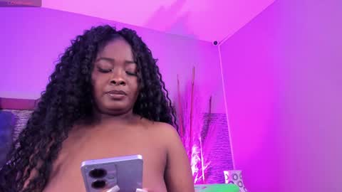 Snapshot of zoee_23 chatting on January 18, 11:43 am Zoe online show from January 18, 11:43 am
